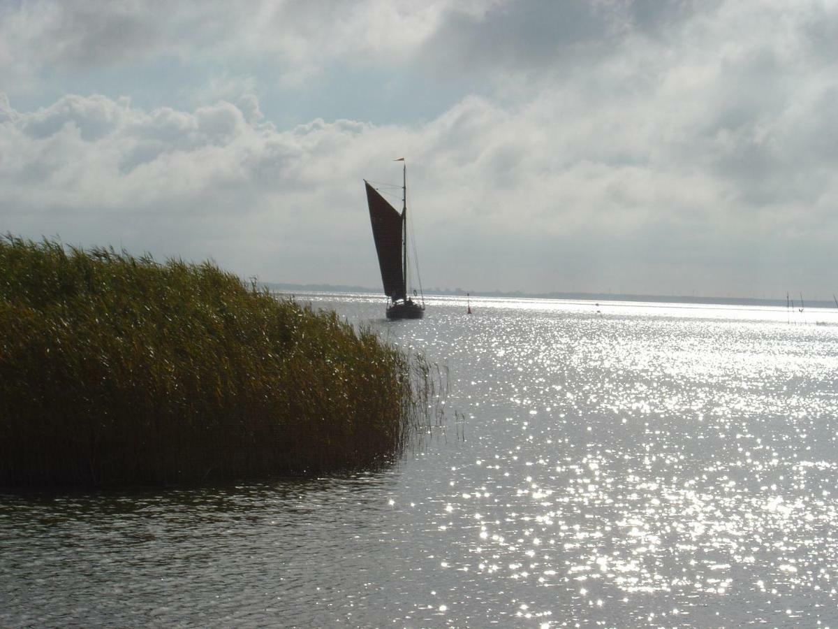 Ferienwohnung Am Strand Zingst Esterno foto